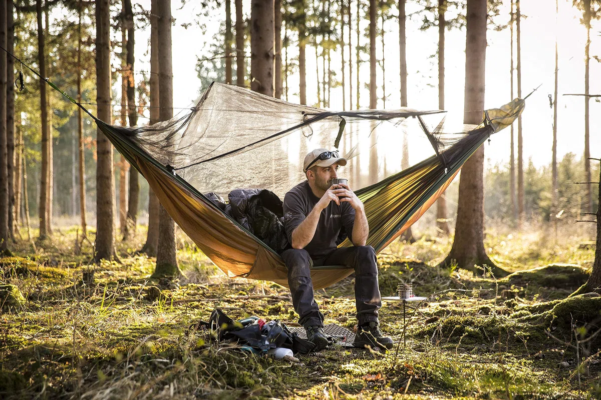AMAZONAS Adventure Hero XXL – Ultraleichte Moskito-Hängematte mit Isomattenfach | Nur 555 g | Belastbar bis 150 kg | Ideal für Outdoor-Abenteuer