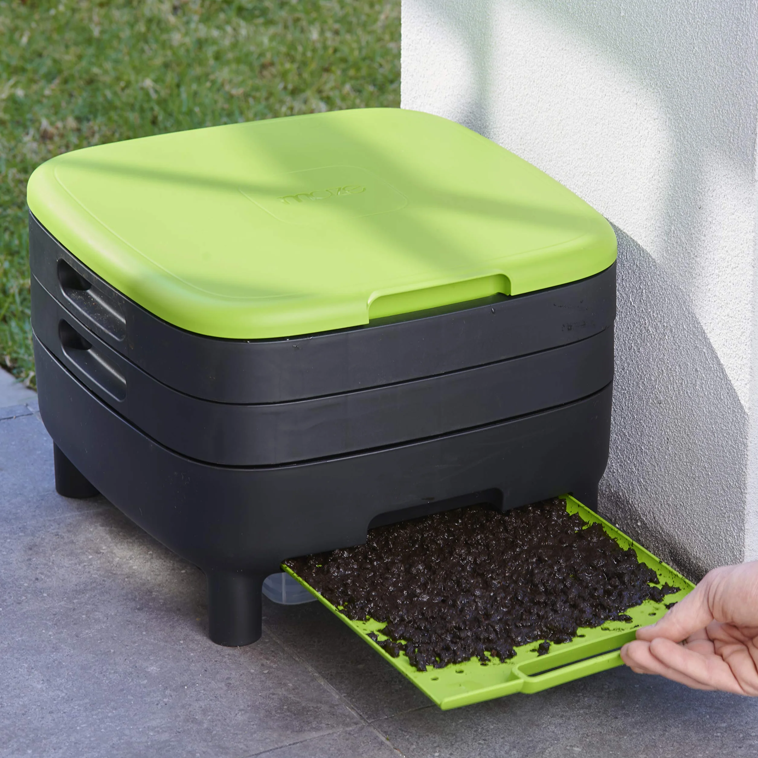 WormBox TinyWorm Design & Compact I 3-Etagen-Wurmkomposter. I 500 gr Kompostwürmer / 1000 STK. I Komplett-Set I Schublade I Kunststofffüße