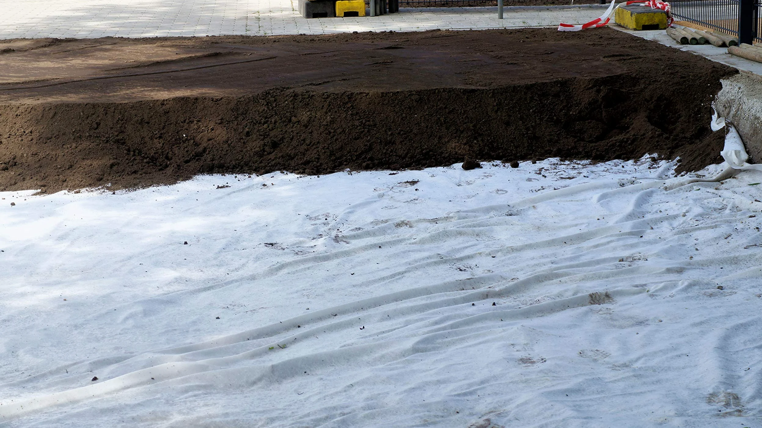 Aquagart 40m² Unkrautvlies weiß - 250g PES Drainagevlies I Bester Schutz vor Unkraut I Gartenvlies & Unkrautsperre I Wasserdurchlässige Unkrautfolie I Robuster Schutzvlies 1,6m breit