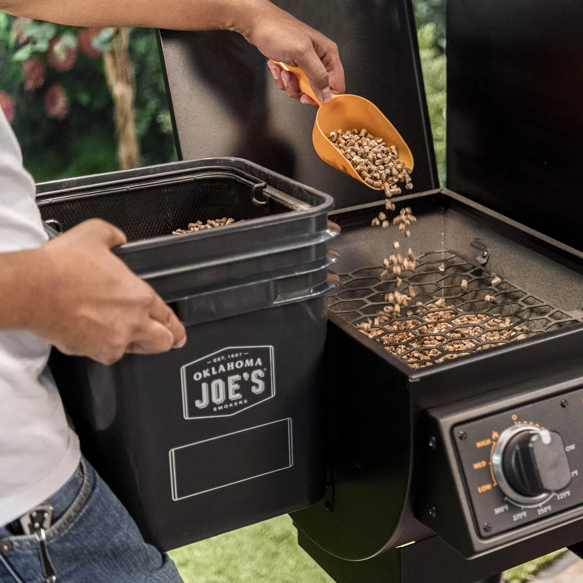 Oklahoma Joe's 5159038W01 Pellet-Eimer-Set, Schwarz