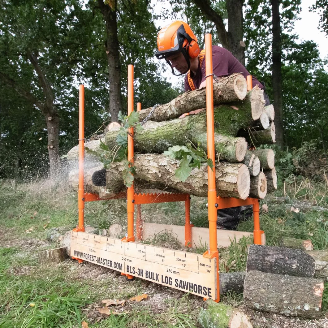 Forest master Mehrfachholzhalter Sägebock H3 (neues Modell) Kettensägenschnitt Holzhalter Tragkraft 250kg inkl. Holzstützen