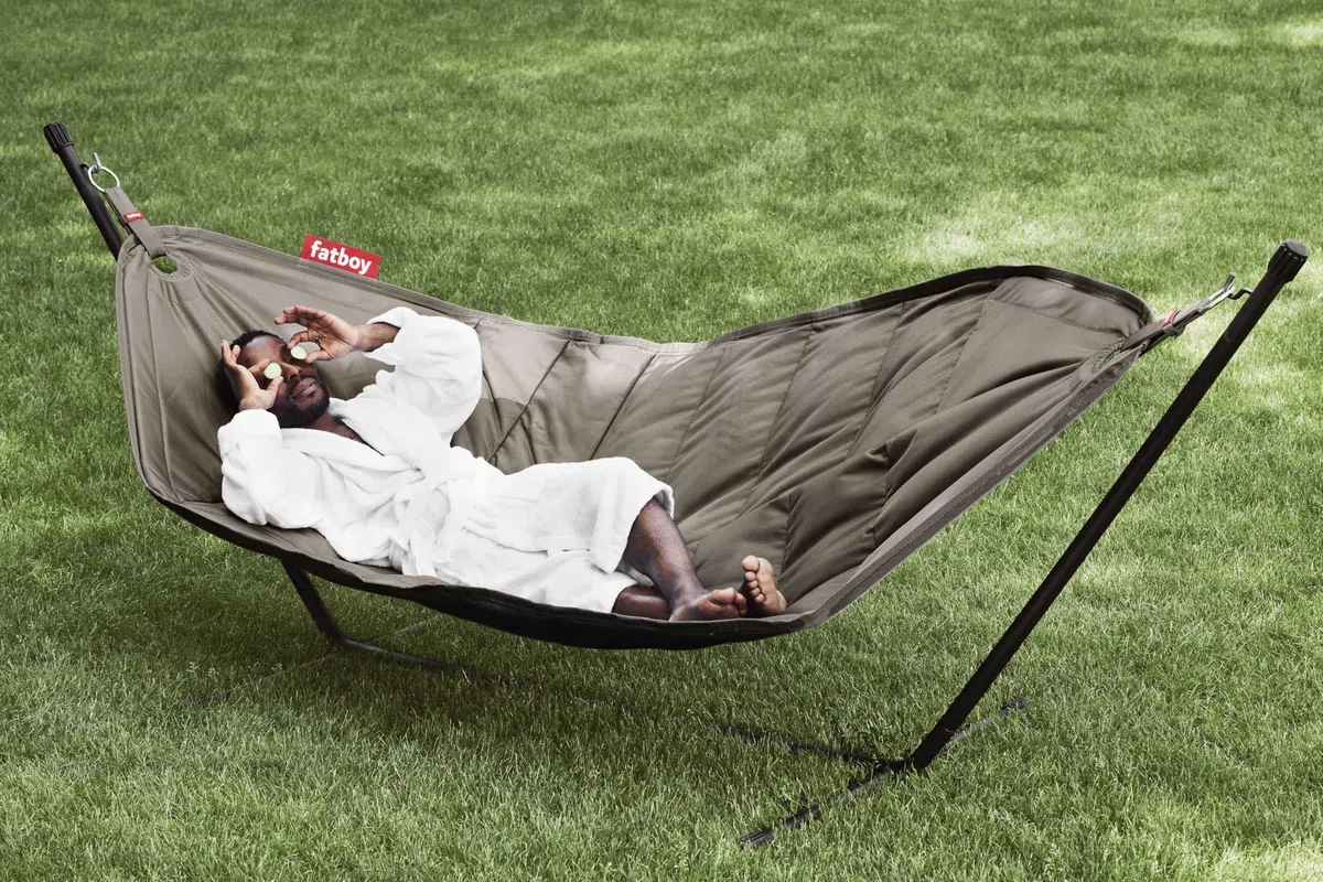 Fatboy Headdemock Hängematte - Klappbare Hängematte mit Gestell - Outdoor geeignet für Camping, Garten & Terrasse - Reise Hängesessel aus Polyester für bis zu 150kg - 270 x 138 cm - Taupe