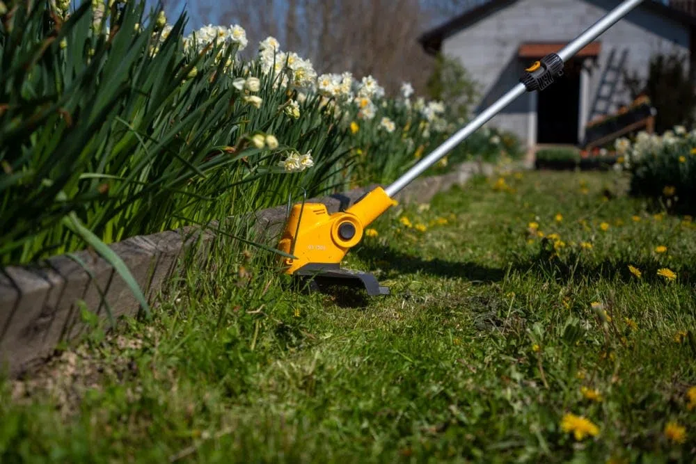 STIGA GT 100e Akku-Rasentrimmer, 20 V, 25 cm – Automatischer Vorschub, Teleskopstiel – Kabelloses Trimmen und Kantenschneiden