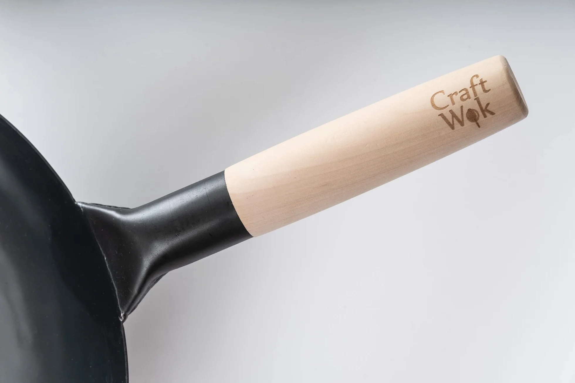 Craft Wok Black13 By Flacher, vorgeworfener Hämmerung Kohlenstoffstahl Wok mit Holz- und Stahlhilfsgriff (13 Zoll, flacher Boden)